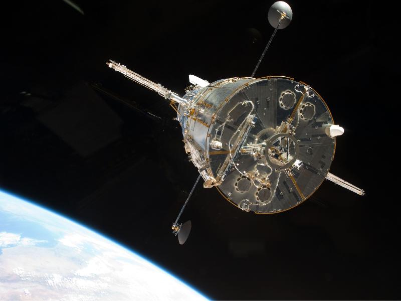 350867main_image_1369_800-600 View of Hubble after it's fourth and final servicing mission.