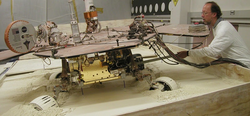 369082main_mer20090716-full In this view from behind a test rover at NASA's Jet Propulsion Laboratory, Pasadena, Calif., the rear wheels of the rover are turned toward the left, and the left-front wheel is turned toward the the right.