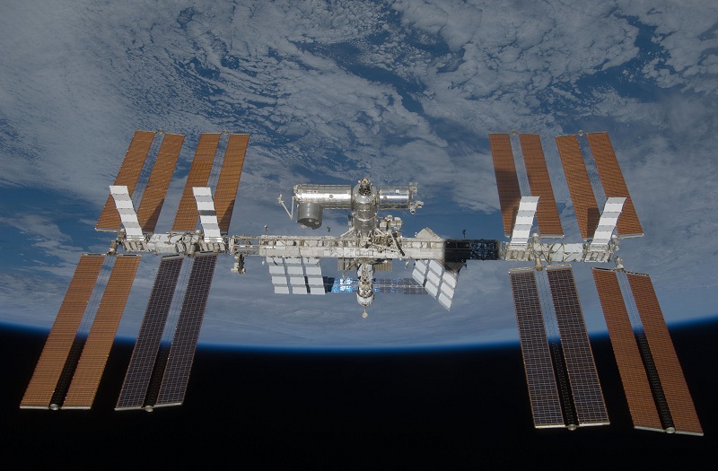 s119e008352 ISS