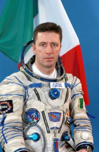 050420_04_jsc2005e13483_L Roberto Vittori
