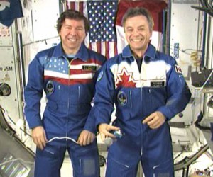 160328main_2009-08-04 Expedition 20 flight engineers Mike Barratt (left) and Robert Thirsk speak with students attending the Canadian Space Agency’s annual Space Educators Conference in St. Hubert, Quebec. Credit: NASA TV
