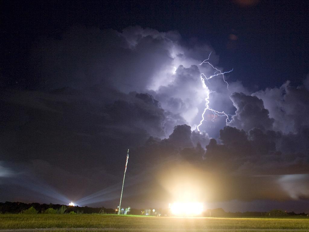 381725main_IMAGE_1456_1024-768 Lighting Up the Night Sky Image Credit: Courtesy of Justin Deniere/EPA