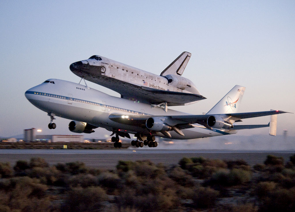 180842main_ED09-0253-103 Discovery Making Ferry Flight Back to Florida. Credit: NASA / Tom Tschida