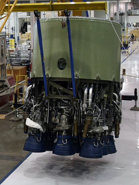 20090922_enginesmove Weighing in at over 7,700 kg (17,000 lbs), the thrust assembly and nine Merlin engines represents over half the dry mass of the Falcon 9 first stage.