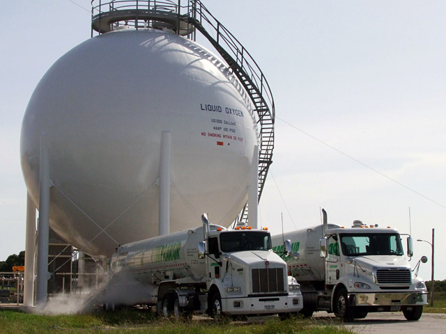 20090922_lox Conducting the initial filling of the big liquid oxygen storage tank at Space Launch Complex 40.