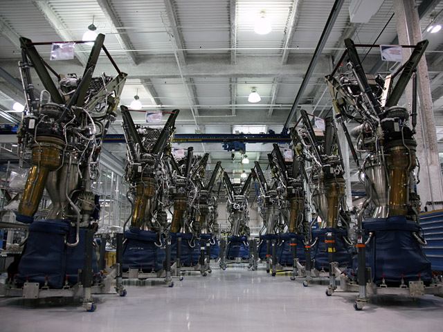 20090922_merlins Nine Merlin engines for the inaugural Falcon 9 flight, ready for integration on to the thrust structure.