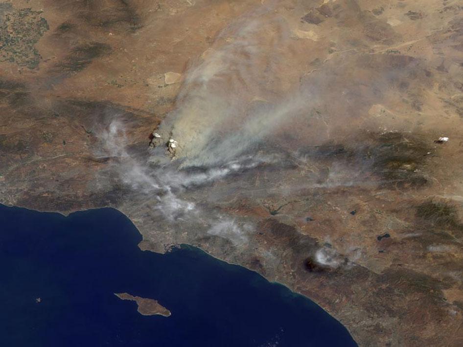 A MISR camera imaged California's Station Fire mid-morning Aug. 30, 2009, as it was aggressively spreading north of Los Angeles. Credit: NASA Earth Observatory A MISR camera imaged California's Station Fire mid-morning Aug. 30, 2009, as it was aggressively spreading north of Los Angeles. Credit: NASA Earth Observatory