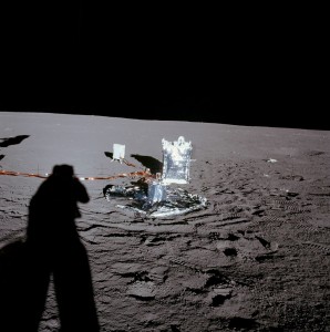383410main_apollo12_alsep_full The Apollo 12 ALSEP instrument package. Credit: NASA