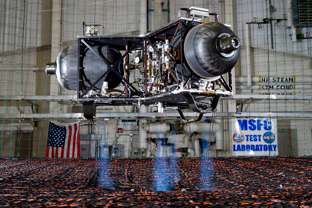 387807main_0901812_3175x2117 NASA’s Marshall Space Flight Center is testing a new robotic lunar lander test bed that will aid in the development of a new generation of multi-use landers for future robotic space exploration. Image Credit: NASA/MSFC/David Higginbotham