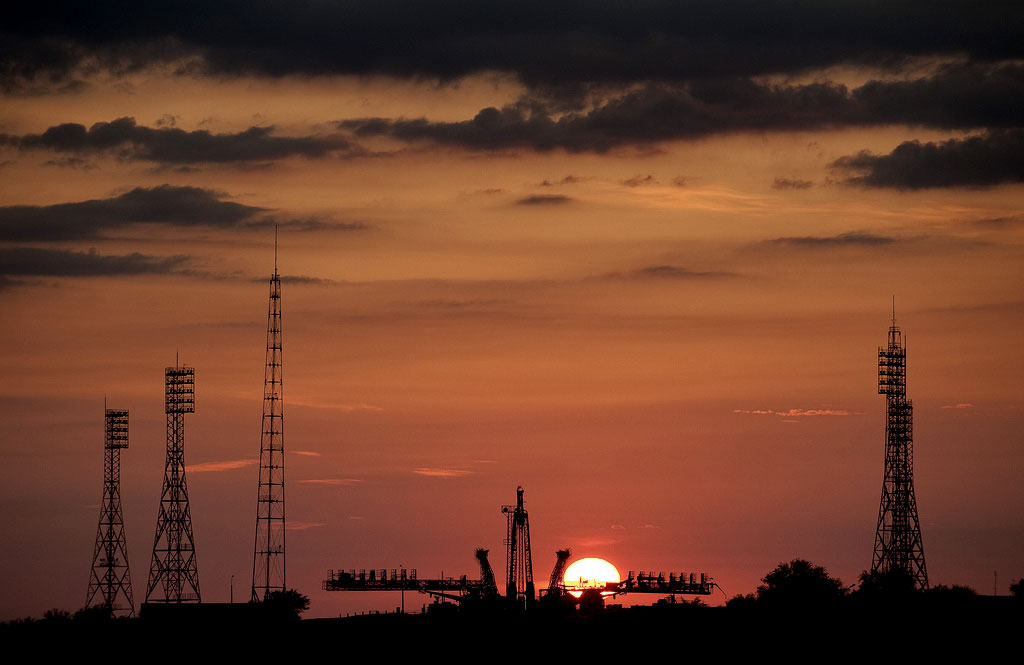 3961490475_3750f7f49a_b The sun rises behind the Soyuz launch pad shortly before the Soyuz rocket is rolled out to the launch pad Monday, Sept. 28, 2009 at the Baikonur Cosmodrome in Kazakhstan. The Soyuz is scheduled to launch the crew of Expedition 21 and a spaceflight participant on Sept. 30, 2009. Credit: NASA/Bill Ingalls