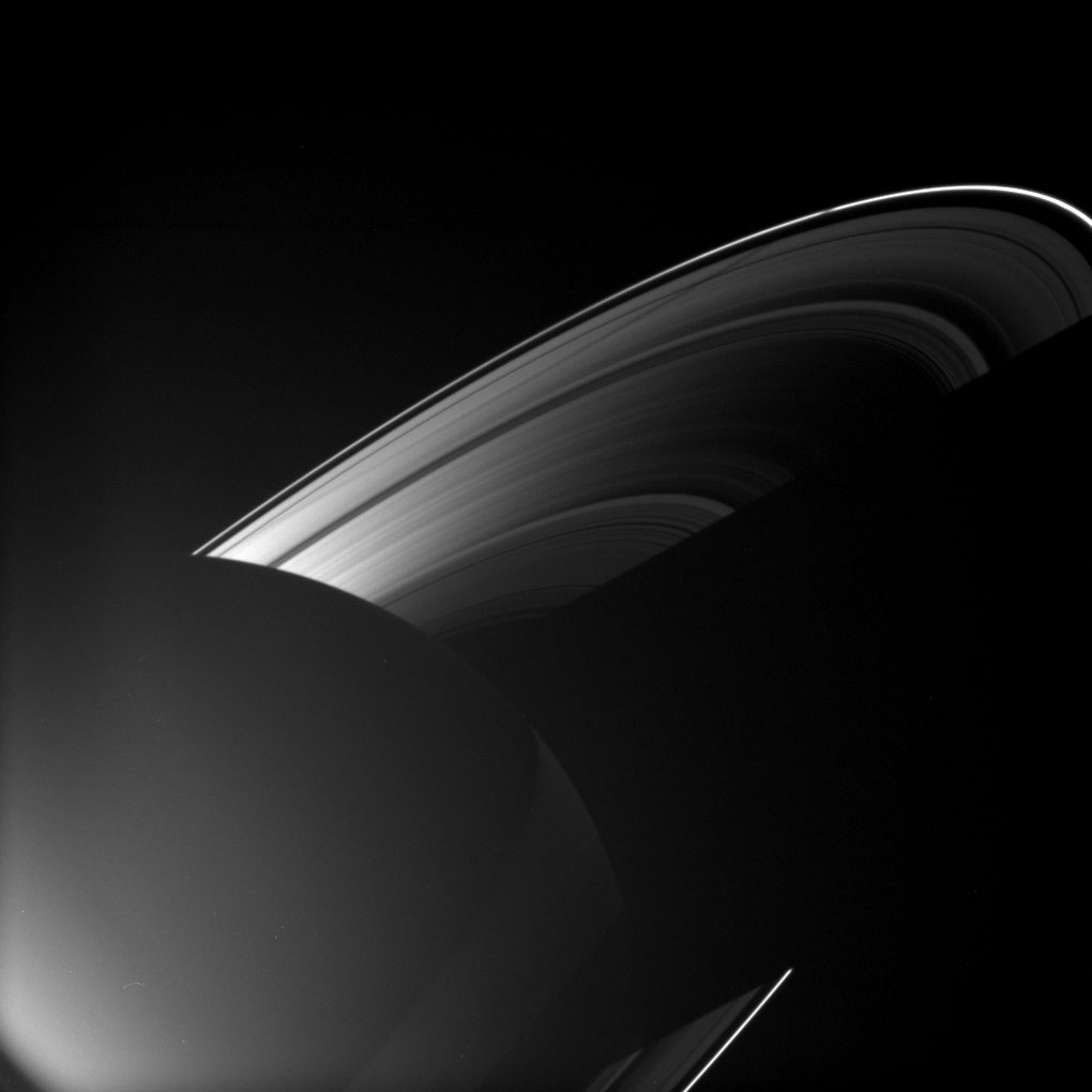 5738_13400_2 Saturn during equinox by Cassini. Credit:NASA