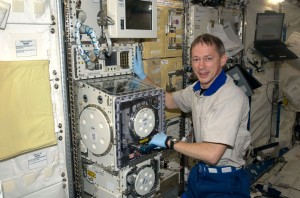 Frank De Winne answers your questions from space