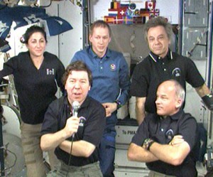 In the front row, Flight Engineers Michael Barratt (left) and Jeff Williams and in the back, Flight Engineers Nicole Stott, Frank De Winne and Robert Thirsk answer questions from CBS News. Credit: NASA TV In the front row, Flight Engineers Michael Barratt (left) and Jeff Williams and in the back, Flight Engineers Nicole Stott, Frank De Winne and Robert Thirsk answer questions from CBS News. Credit: NASA TV