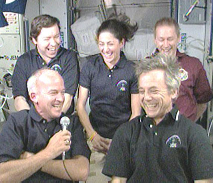 160328main_exp20_21_interview In the front row, Jeff Williams (left) and Robert Thirsk and in the back, Michael Barratt, Nicole Stott and Frank De Winne talk about their favorite food with reporters on the ground. Credit: NASA TV