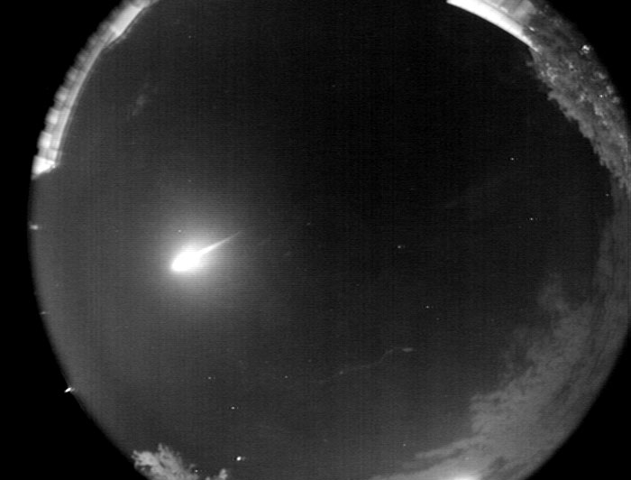 Composite all-sky camera image of the end of the fireball as seen from Hamilton (Camera #3, McMaster). Available below are movies of the event as seen by several of the SOMN cameras, as well as animations of the object's arrival at Earth. Credit: University of Western Ontario Composite all-sky camera image of the end of the fireball as seen from Hamilton (Camera #3, McMaster). Available below are movies of the event as seen by several of the SOMN cameras, as well as animations of the object's arrival at Earth. Credit: University of Western Ontario