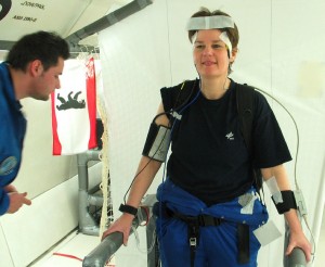 Test subject with a measuring device. Credit: DLR