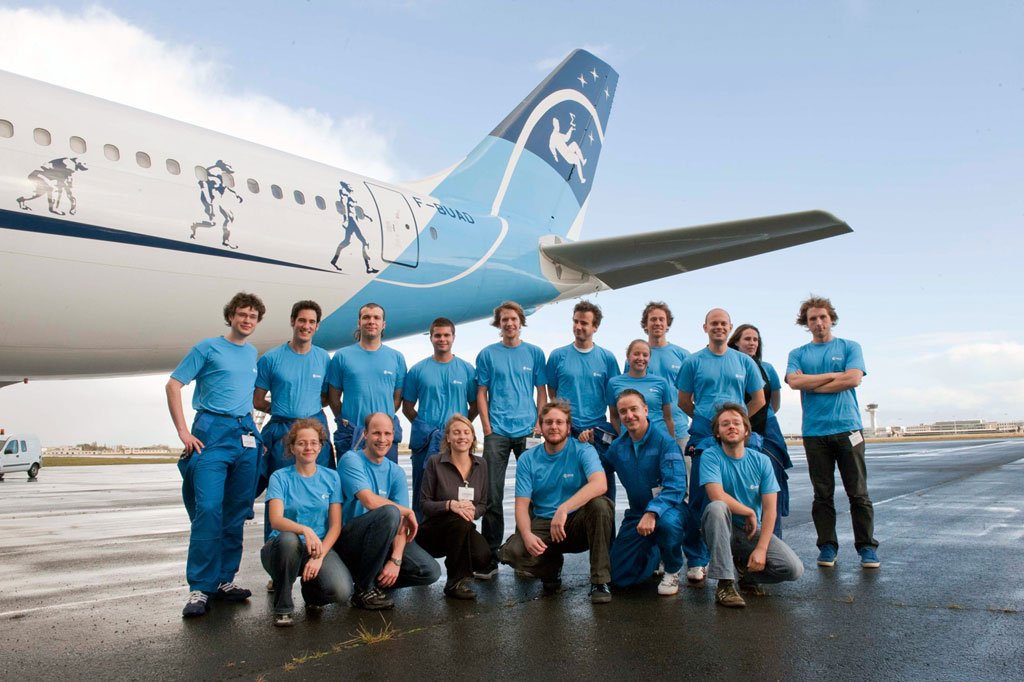 The 2009 campaign students and the 'Fly Your Thesis!' team. Credit: ESA The 2009 campaign students and the 'Fly Your Thesis!' team. Credit: ESA