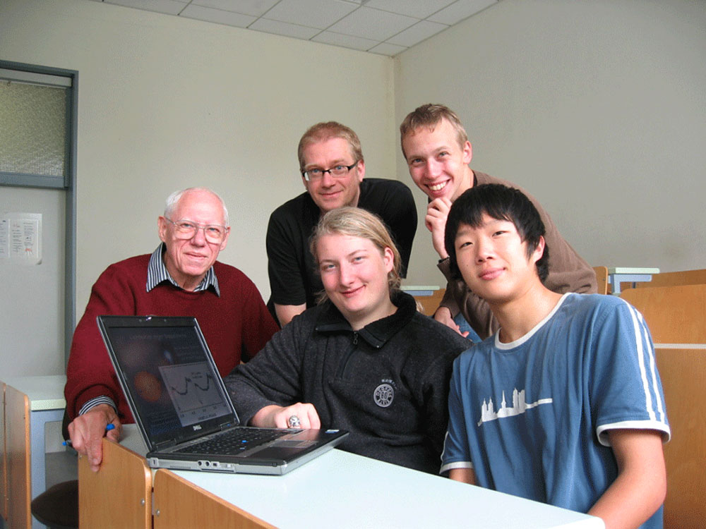 From the left: Klaus Beuermann (group leader), Jens Diese (back,teacher), and the high-school students Joshua Zachmann (front), Alexander-Maria Ploch (back), Sang Paik (front). JD, JZ, and AMP are from the Max-Planck-Gymnasium, SP is from the Felix-Klein-Gymnasium. From the left: Klaus Beuermann (group leader), Jens Diese (back,teacher), and the high-school students Joshua Zachmann (front), Alexander-Maria Ploch (back), Sang Paik (front). JD, JZ, and AMP are from the Max-Planck-Gymnasium, SP is from the Felix-Klein-Gymnasium.