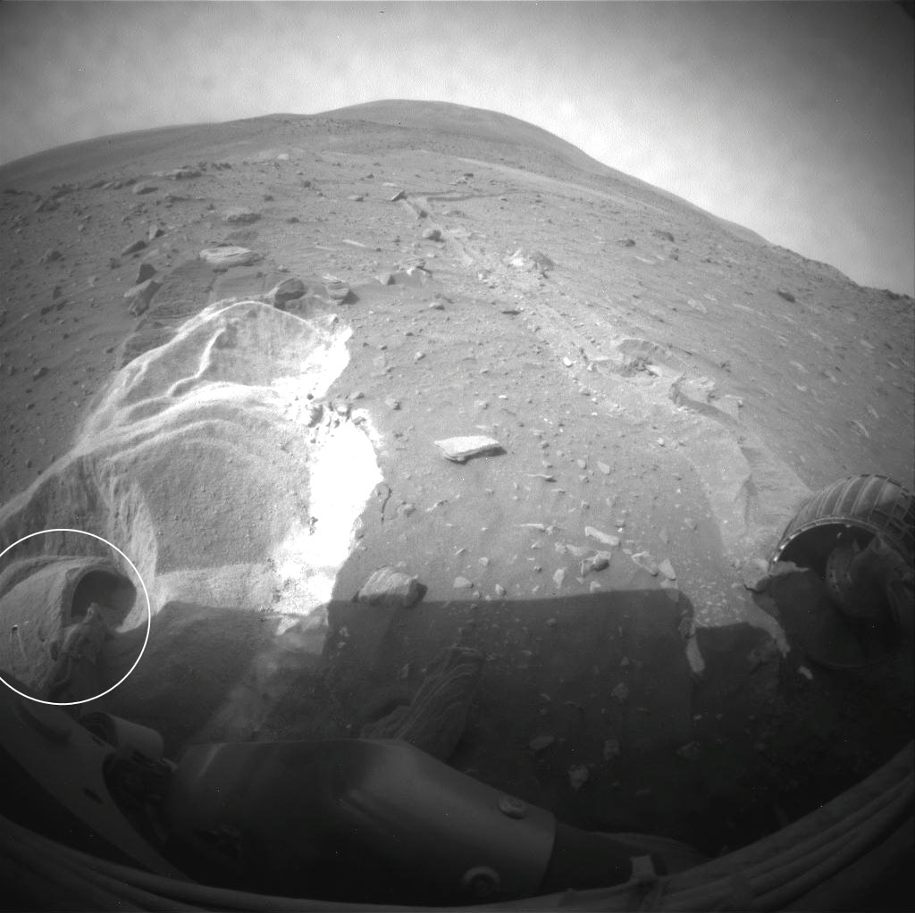 Spirit's view of its own situation. Note the circled wheel partially buried in loose "talcum-powder-like" sand. Credit: NASA Spirit's view of its own situation. Note the circled wheel partially buried in loose "talcum-powder-like" sand. Credit: NASA
