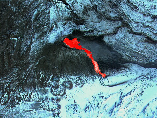 ASTER's ability to sense fine-scale heated surfaces provided a look at a flow from the side of Russian volcano Bezymianny in Kamchatka Dec. 28, 2000. Credit: NASA Earth Observatory ASTER's ability to sense fine-scale heated surfaces provided a look at a flow from the side of Russian volcano Bezymianny in Kamchatka Dec. 28, 2000. Credit: NASA Earth Observatory