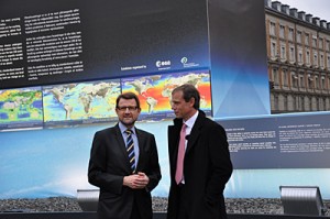 Sander (left) and Fuglesang in front of the exhibit