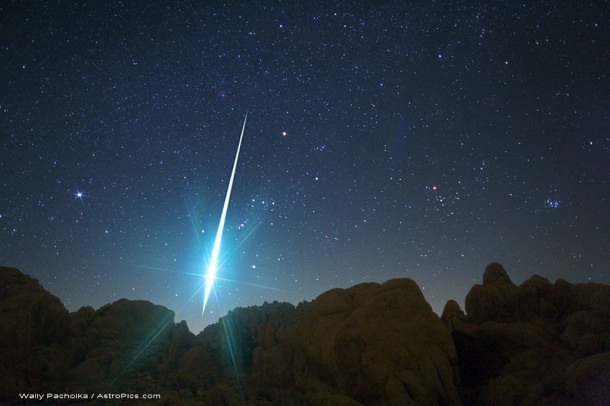 Mojave Desert Fireball. Credit & Copyright: Wally Pacholka (AstroPics.com, TWAN) Mojave Desert Fireball. Credit & Copyright: Wally Pacholka (AstroPics.com, TWAN)