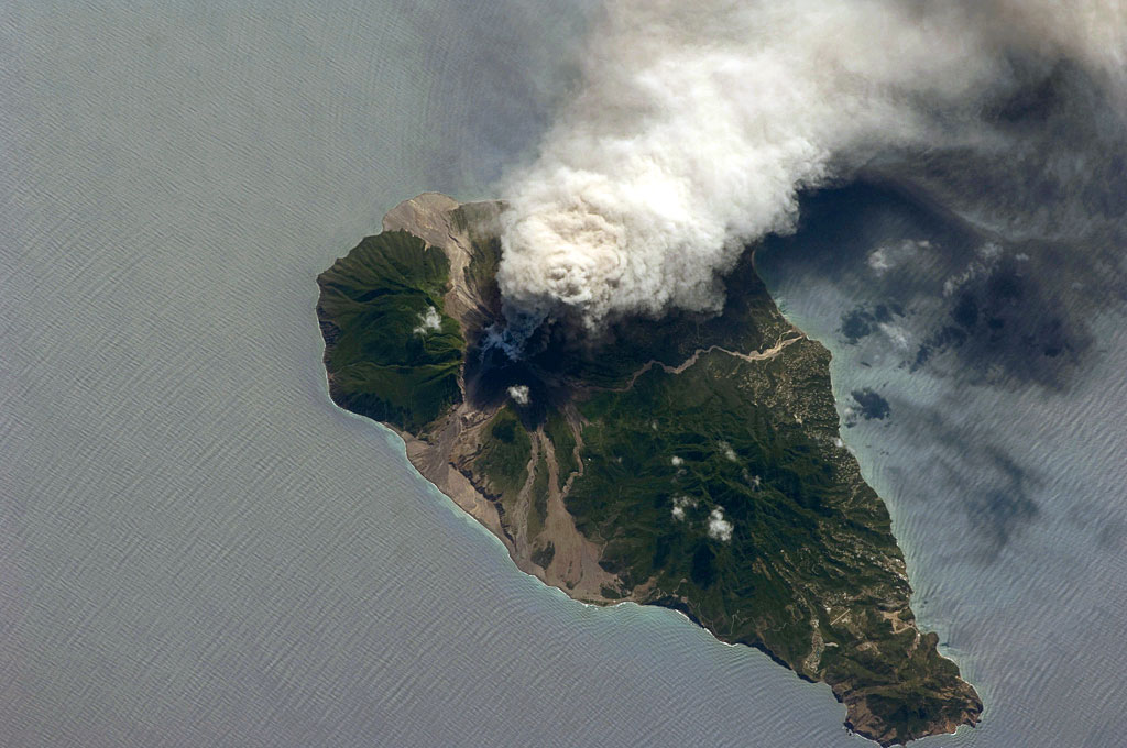 composite volcano diagram. composite volcano diagram.