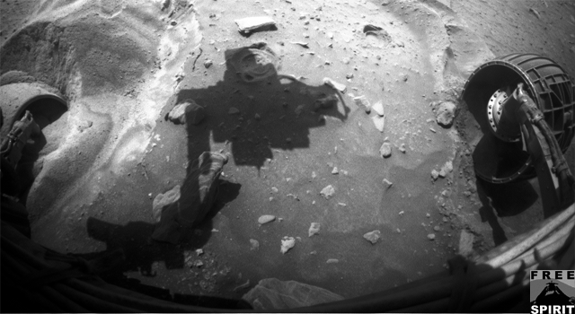 mer20091201-640 This blink comparison aids evaluation of a drive by NASA's Mars Exploration Rover Spirit during the rover's 2,099th Martian day, or sol (Nov. 28, 2009). Image Credit: NASA/JPL-Caltech