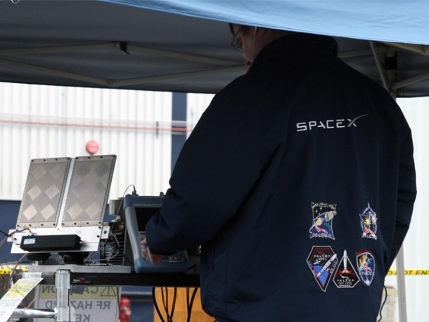 From SpaceX's Hawthorne headquarters, Dragon's 20 watt transmitter and separate receiver antenna (rectangles at left) communicate with NASA's TDRS 5 satellite on orbit 35,800 km (22,240 mi) above the Earth. Photo credit: SpaceX. From SpaceX's Hawthorne headquarters, Dragon's 20 watt transmitter and separate receiver antenna (rectangles at left) communicate with NASA's TDRS 5 satellite on orbit 35,800 km (22,240 mi) above the Earth. Photo credit: SpaceX.