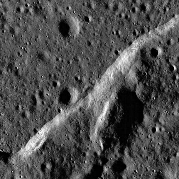 Boulders perched atop a wrinkle ridge in Mare Imbrium west of the Montes Teneriffe. Image width is 2 km, NAC frame M102264014RE. Credit:NASA Boulders perched atop a wrinkle ridge in Mare Imbrium west of the Montes Teneriffe. Image width is 2 km, NAC frame M102264014RE. Credit:NASA