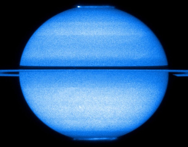 Double light show in a single shot: Hubble images both of Saturn's aurorae. Credit: NASA/ESA Double light show in a single shot: Hubble images both of Saturn's aurorae. Credit: NASA/ESA