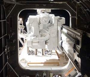 This view looking outside from Kibo’s airlock shows the small fine arm attached to the Exposed Facility. Credit: NASA This view looking outside from Kibo’s airlock shows the small fine arm attached to the Exposed Facility. Credit: NASA
