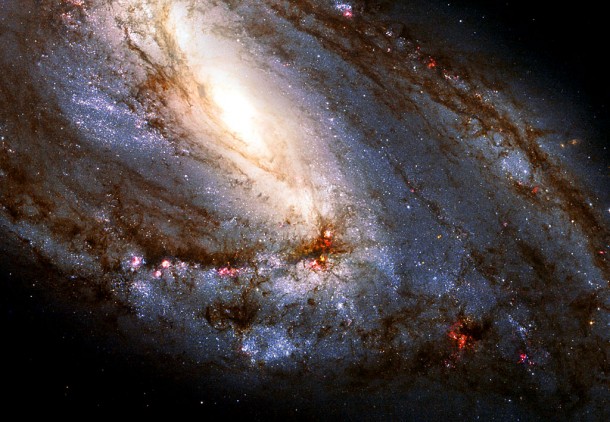 Hubble snaps heavyweight of the Leo Triplet. Credit: NASA, ESA