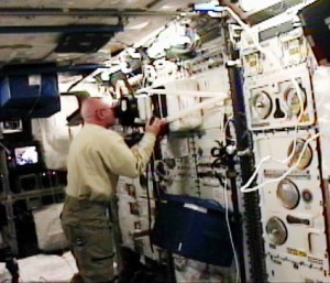 Flight Engineer Scott Kelly peers into a viewfinder that measures visual perception. The PASSAGES experiment takes place inside the Columbus laboratory. Credit: NASA TV Flight Engineer Scott Kelly peers into a viewfinder that measures visual perception. The PASSAGES experiment takes place inside the Columbus laboratory. Credit: NASA TV