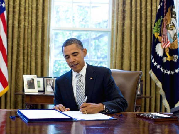 President Obama signs NASA Authorization Act of 2010. Image: NASA, Pete Souza President Obama signs NASA Authorization Act of 2010. Image: NASA, Pete Souza