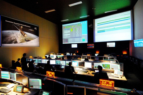 Researchers from DLR Oberpfaffenhofen managed the approach to the final flight formation. With the help of an orbital manoeuvre, they reduced the orbital period of TanDEM-X so that the satellite could close the 20 kilometre gap between it and TerraSAR-X. By means of two additional manoeuvres, the distance between the satellites was further reduced; it is now is about 350 metres. Credit: DLR Researchers from DLR Oberpfaffenhofen managed the approach to the final flight formation. With the help of an orbital manoeuvre, they reduced the orbital period of TanDEM-X so that the satellite could close the 20 kilometre gap between it and TerraSAR-X. By means of two additional manoeuvres, the distance between the satellites was further reduced; it is now is about 350 metres. Credit: DLR