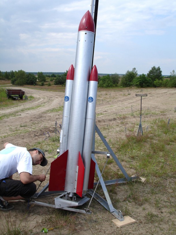 Preparations for the launch of a steam rocket 