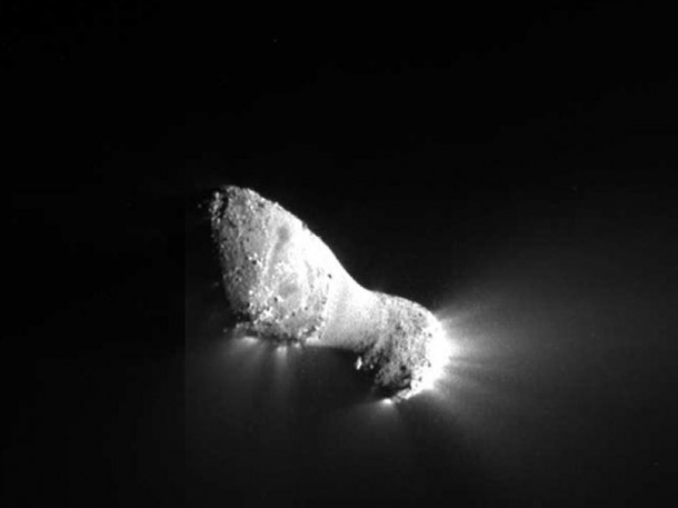 Comet Hartley 2 can be seen in glorious detail in this image from NASA's EPOXI mission. It was taken as the spacecraft flew by around 6:59 a.m. PDT (9:59 a.m. EDT), from a distance of about 700 kilometers (435 miles). Jets can be seen streaming out of the nucleus. Image credit: NASA/JPL-Caltech/UMD Comet Hartley 2 can be seen in glorious detail in this image from NASA's EPOXI mission. It was taken as the spacecraft flew by around 6:59 a.m. PDT (9:59 a.m. EDT), from a distance of about 700 kilometers (435 miles). Jets can be seen streaming out of the nucleus. Image credit: NASA/JPL-Caltech/UMD