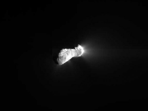 This close-up view of comet Hartley 2 was taken by NASA's EPOXI mission during its flyby of the comet on Nov. 4, 2010. It was captured by the spacecraft's Medium-Resolution Instrument. Image credit: NASA/JPL-Caltech/UMD This close-up view of comet Hartley 2 was taken by NASA's EPOXI mission during its flyby of the comet on Nov. 4, 2010. It was captured by the spacecraft's Medium-Resolution Instrument. Image credit: NASA/JPL-Caltech/UMD