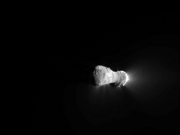 Firs Close Approach image of Comet Hartley 2. Credit: NASA