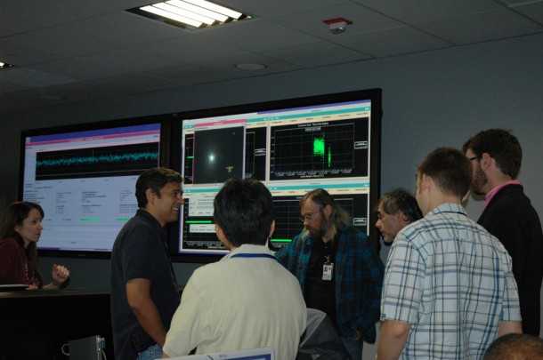 EPOXI navigation team members and engineers were in mission control for the final flight-path maneuver before the spacecraft's planned Nov. 4 flyby of comet Hartley 2. Image credit: NASA/JPL-Caltech EPOXI navigation team members and engineers were in mission control for the final flight-path maneuver before the spacecraft's planned Nov. 4 flyby of comet Hartley 2. Image credit: NASA/JPL-Caltech