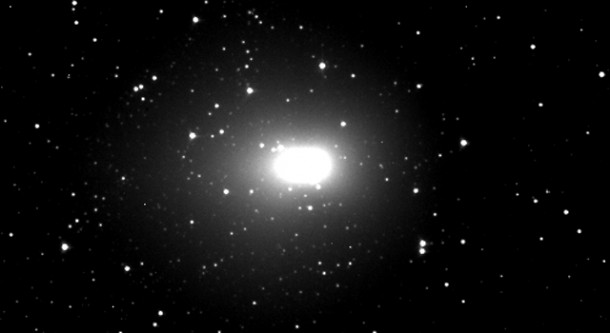 NASA's EPOXI mission took this image of comet Hartley 2 on Nov. 2, 2010 from a distance of 2.3 million kilometers (1.4 million miles). The spacecraft will fly by the comet on Nov. 4, 2010. The white blob and the halo around it are the comet's outer cloud of gas and dust, called a coma. At this distance, the spacecraft is capturing images with a resolution of about 23 kilometers/pixel (14 miles/pixel). Image credit: NASA/JPL-Caltech/UMD NASA's EPOXI mission took this image of comet Hartley 2 on Nov. 2, 2010 from a distance of 2.3 million kilometers (1.4 million miles). The spacecraft will fly by the comet on Nov. 4, 2010. The white blob and the halo around it are the comet's outer cloud of gas and dust, called a coma. At this distance, the spacecraft is capturing images with a resolution of about 23 kilometers/pixel (14 miles/pixel). Image credit: NASA/JPL-Caltech/UMD