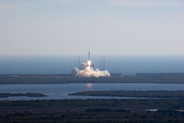 SpaceX’s Falcon 9 rocket and Dragon spacecraft lift off from Launch Complex 40 at Cape Canaveral Air Force Station at 10:43 a.m. EST. Credit: NASA/Alan Ault SpaceX’s Falcon 9 rocket and Dragon spacecraft lift off from Launch Complex 40 at Cape Canaveral Air Force Station at 10:43 a.m. EST. Credit: NASA/Alan Ault