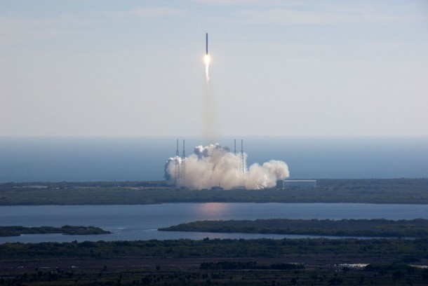 SpaceX’s Falcon 9 rocket and Dragon spacecraft lift off from Launch Complex 40 at Cape Canaveral Air Force Station at 10:43 a.m. EST. Credit: NASA/Alan Ault SpaceX’s Falcon 9 rocket and Dragon spacecraft lift off from Launch Complex 40 at Cape Canaveral Air Force Station at 10:43 a.m. EST. Credit: NASA/Alan Ault