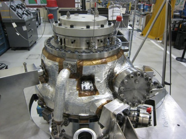 The fuel pump distributes liquid hydrogen through the engine. (Pratt & Whitney Rocketdyne) The fuel pump distributes liquid hydrogen through the engine. (Pratt & Whitney Rocketdyne)