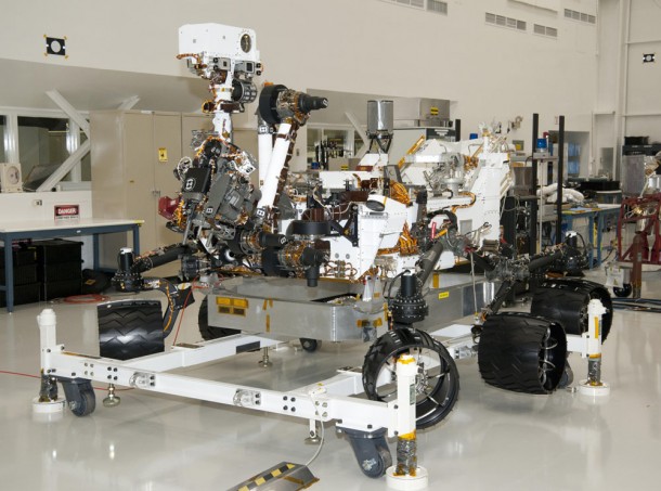 NASA Mars Rover Curiosity at JPL, View from Front Left Corner Support equipment is holding the Mars rover Curiosity slightly off the floor. When the wheels are on the ground, the top of the rover's mast is about 2.2 meters (7 feet) above ground level. Image credit: NASA/JPL-Caltech NASA Mars Rover Curiosity at JPL, View from Front Left Corner Support equipment is holding the Mars rover Curiosity slightly off the floor. When the wheels are on the ground, the top of the rover's mast is about 2.2 meters (7 feet) above ground level. Image credit: NASA/JPL-Caltech