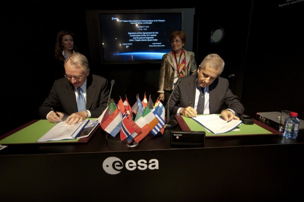 Signature of agreement to build IXV Signature of agreement to build IXV