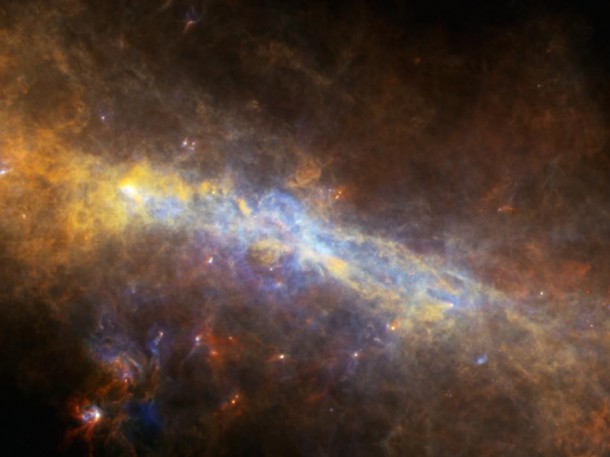 In a strange twist of science, astronomers using the Herschel Space Observatory have discovered that a suspected ring at the center of our galaxy is warped for reasons they cannot explain. Image credit: ESA/NASA/JPL-Caltech In a strange twist of science, astronomers using the Herschel Space Observatory have discovered that a suspected ring at the center of our galaxy is warped for reasons they cannot explain. Image credit: ESA/NASA/JPL-Caltech