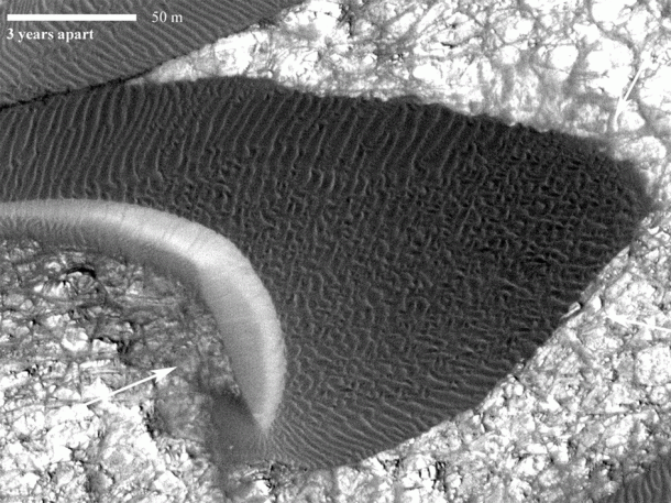 Back-and-forth blinking of this two-image animation shows movement of a sand dune on Mars. Image credit: NASA/JPL-Caltech/Univ. of Arizona/JHU-APL Back-and-forth blinking of this two-image animation shows movement of a sand dune on Mars. Image credit: NASA/JPL-Caltech/Univ. of Arizona/JHU-APL