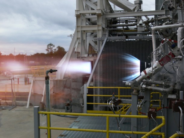 Blue Origin successfully test fires its BE-3 high-performance liquid hydrogen engine thrust chamber at NASA's Stennis Space Center. Image credit: Blue Origin Blue Origin successfully test fires its BE-3 high-performance liquid hydrogen engine thrust chamber at NASA's Stennis Space Center. Image credit: Blue Origin